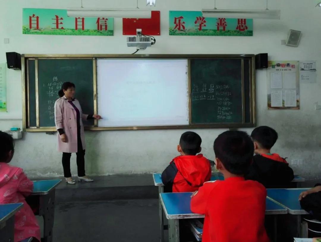 「莒县峤山镇中心小学」最美教师李守丛：倾情注爱，静待花开