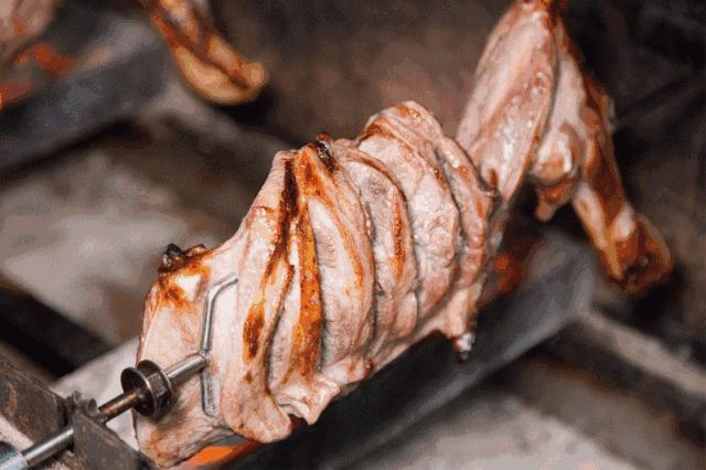 口*爆口**汁！这家店凭借「巨无霸烤羊腿」风靡绵阳！吃了整整7年