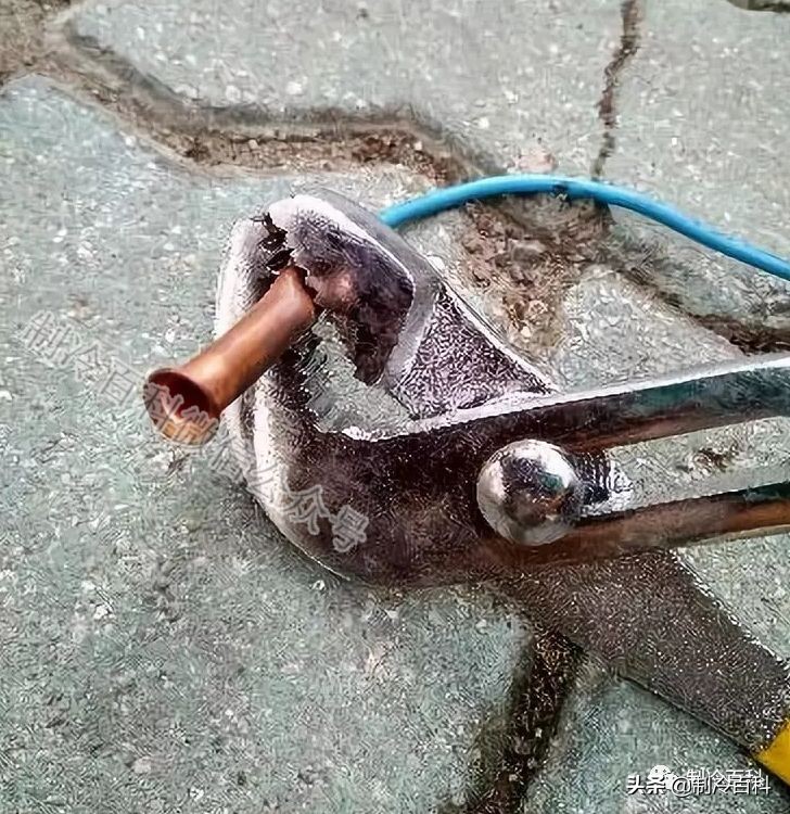 压缩机c柱接零线还是火线,压缩机老是烧接线柱维修办法