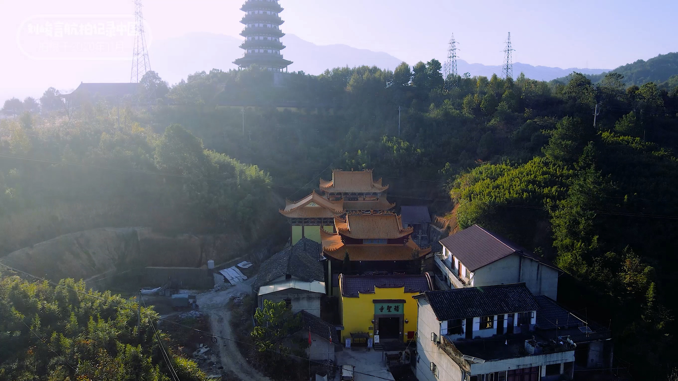 龙泉的青瓷宝剑有名气,为什么龙泉盛产宝剑