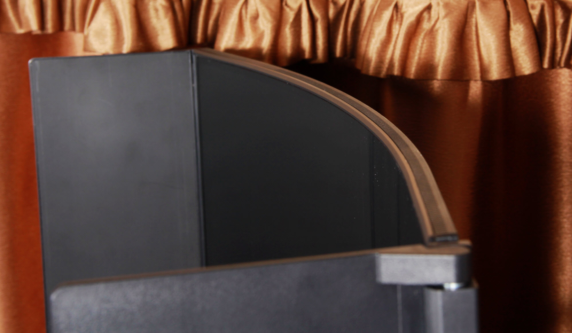 大屏遇上蓝蜘蛛,Spyder5Pro实测游戏悍将大屏电竞显示器电竞