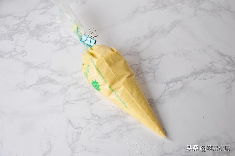 香蕉做甜品真的很绝,一根变黑的香蕉做甜点