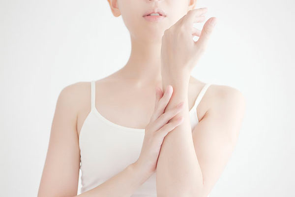 儿童全身干燥脱皮是什么原因,冬天全身皮肤干燥脱皮