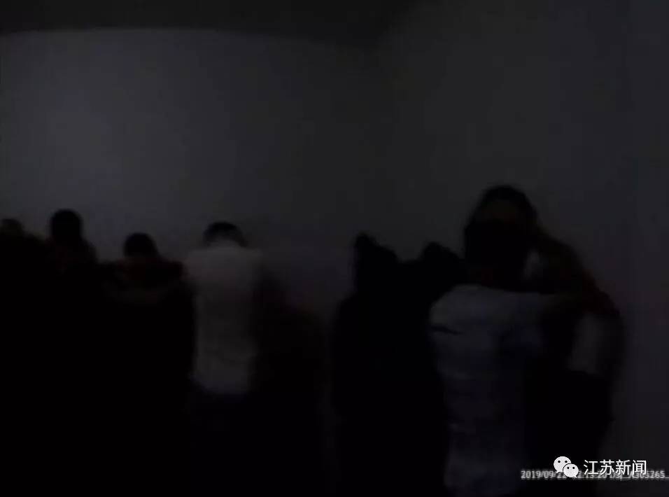 一男子误入传销组织求助铁警获救 (男子误入传销组织被的哥解救)