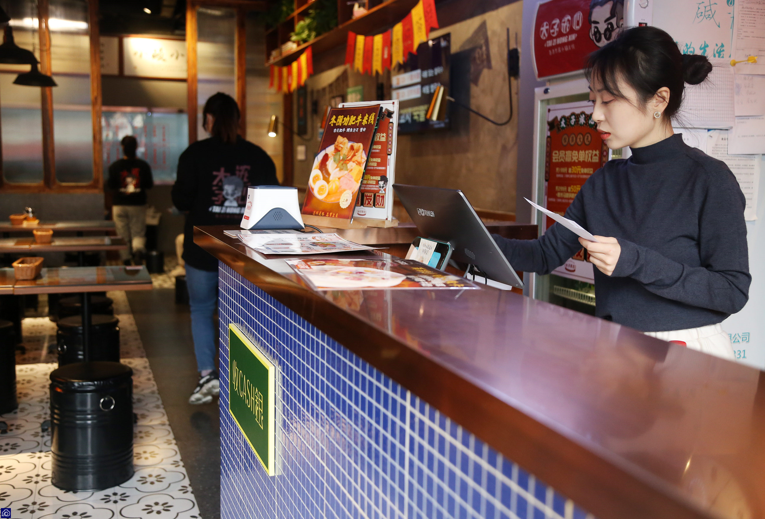 卖米线一年能赚多少钱,大学生创业卖米线一年赚6个亿