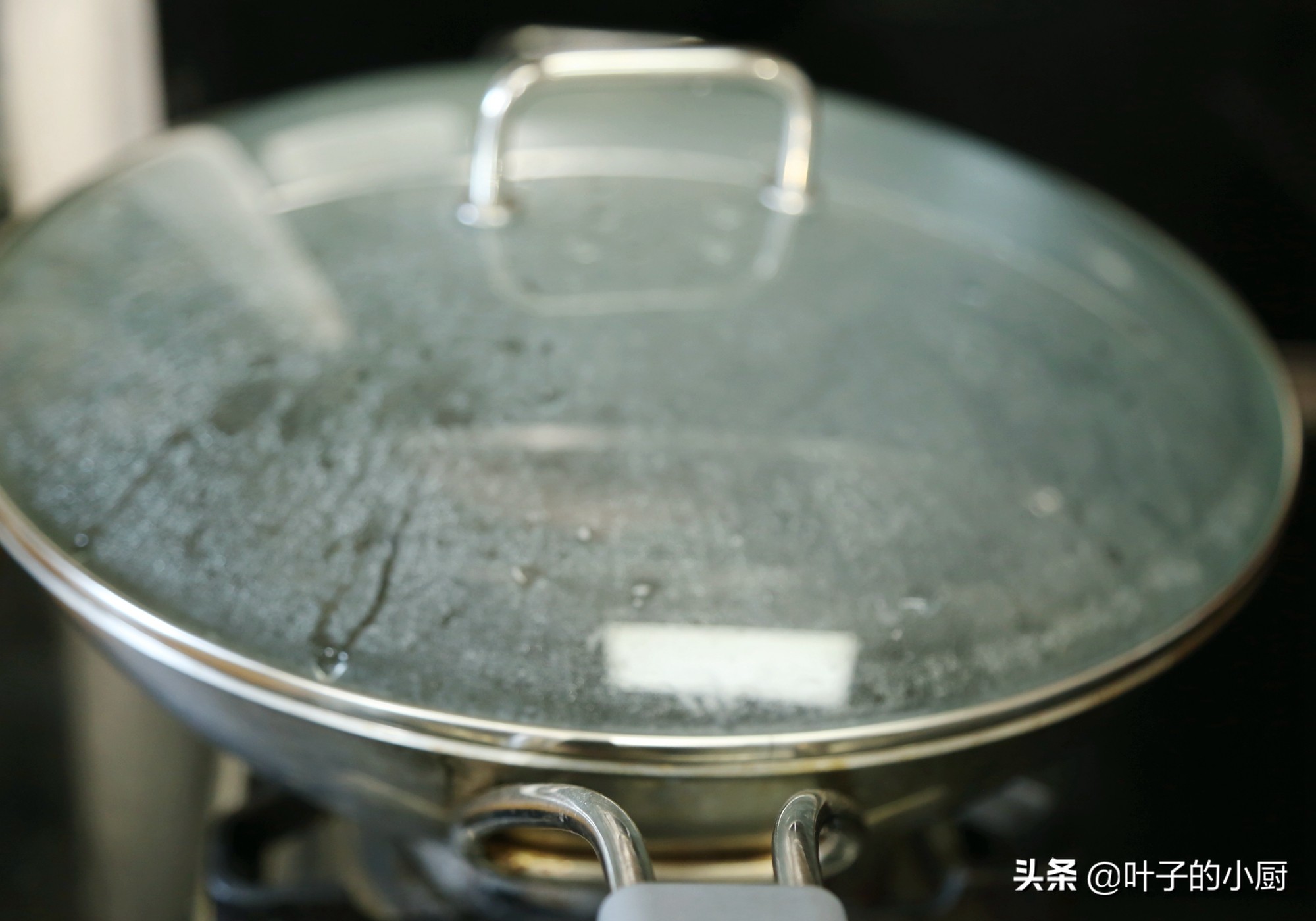 又到了吃凉皮擀面皮的季节,凉皮又软又劲道