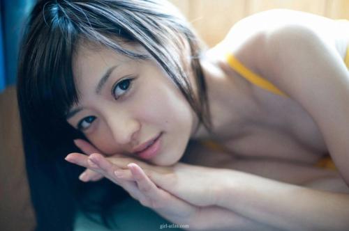 閫㈡辰鑾夊璧勬枡,閫㈡辰鑾夊涓汉鐓х墖