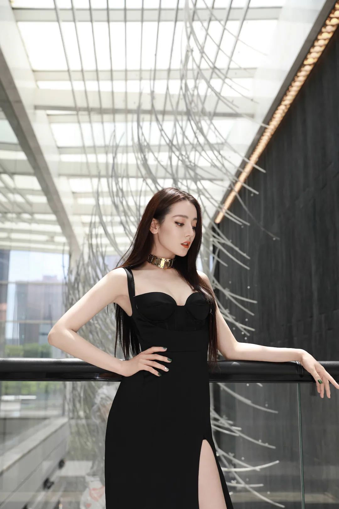 炸上热搜的她，说一句人间绝色不过分吧？