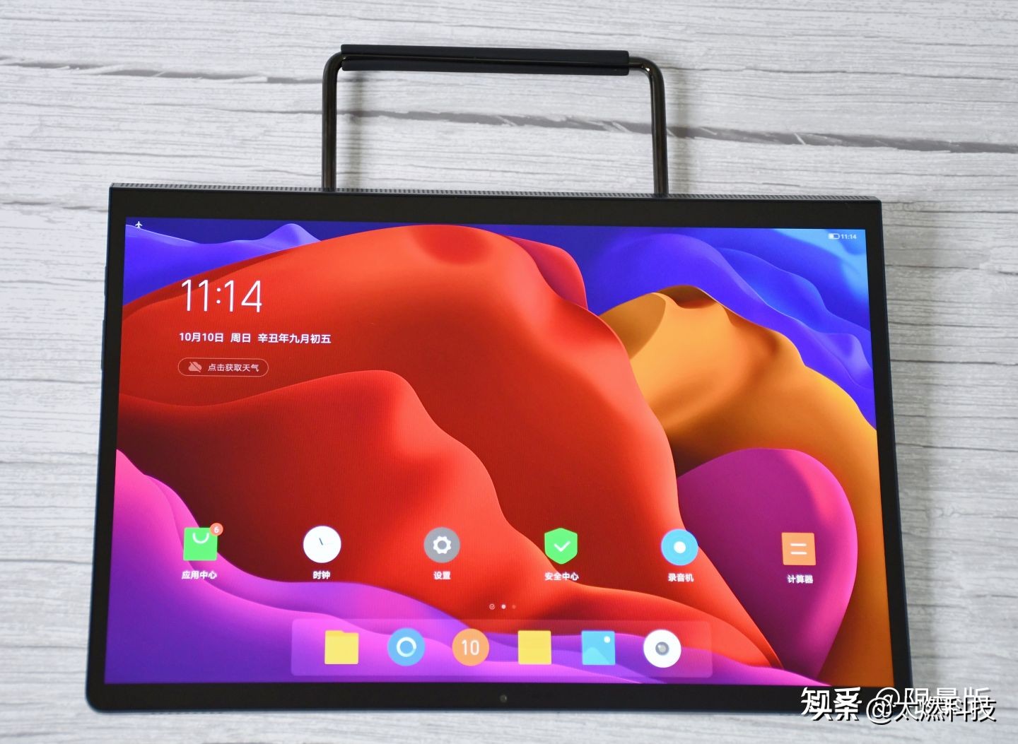 联想YOGAPadPro测评：平板电脑也能玩翻转支持视频输入大屏更个性