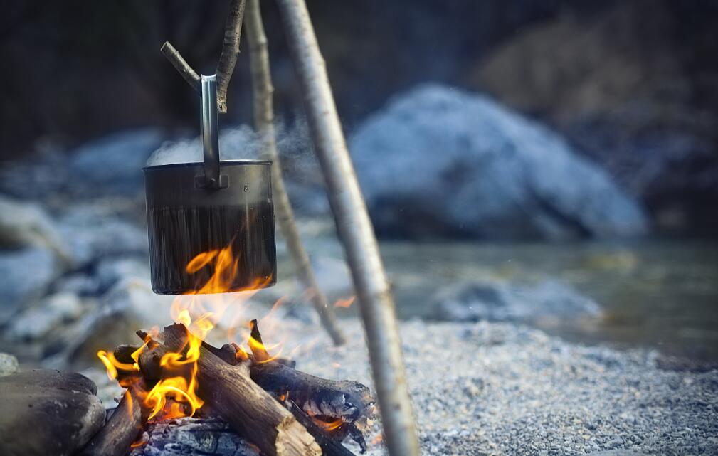 如果在野外迷路了怎么办,野外迷路的正确处理方法