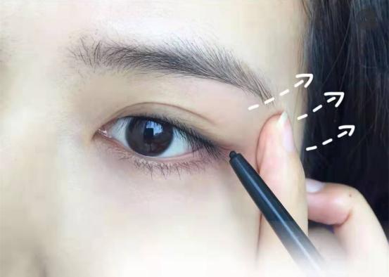 一款清爽的夏日妆容日常又简单,美妆心得教你一款夏季清爽妆容