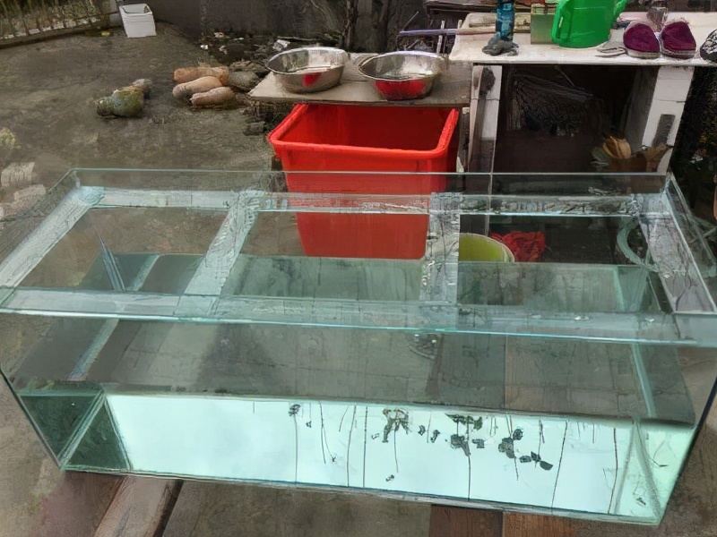 玻璃鱼缸怎么选择,鱼缸底柜用什么材质的好