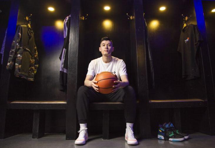 郭艾伦加盟北京男篮,cba球员签约品牌球鞋