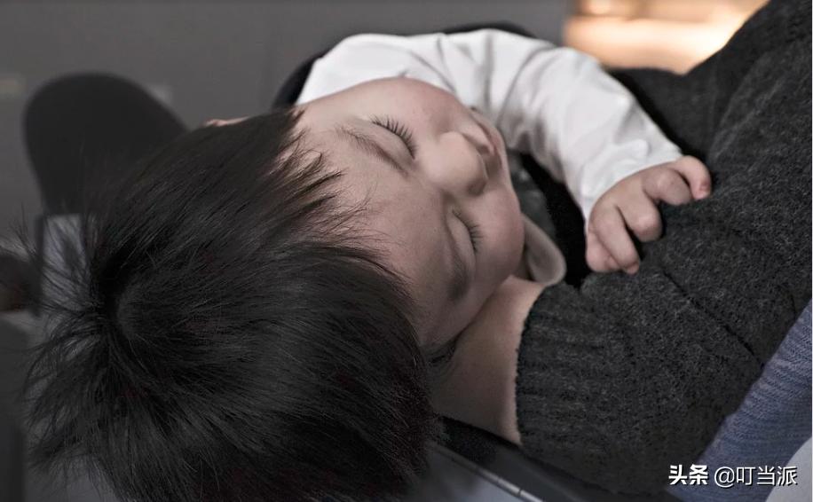 8岁的男孩睡觉打呼是怎么回事,8岁男孩睡觉打呼有鸣音