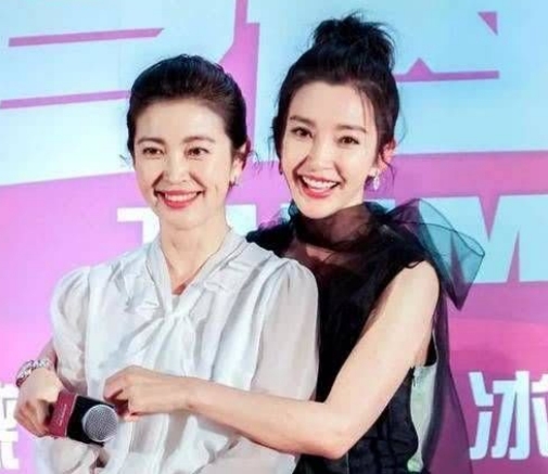 6大比艺人颜值高的经纪人，个个品貌端庄，甩艺人几条街