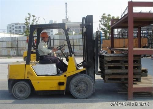 搬货扭伤了腰怎么处理,搬货砸伤脚