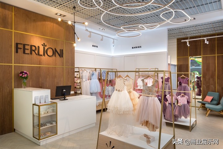 乌克兰FERLIONI女童装品牌店设计
