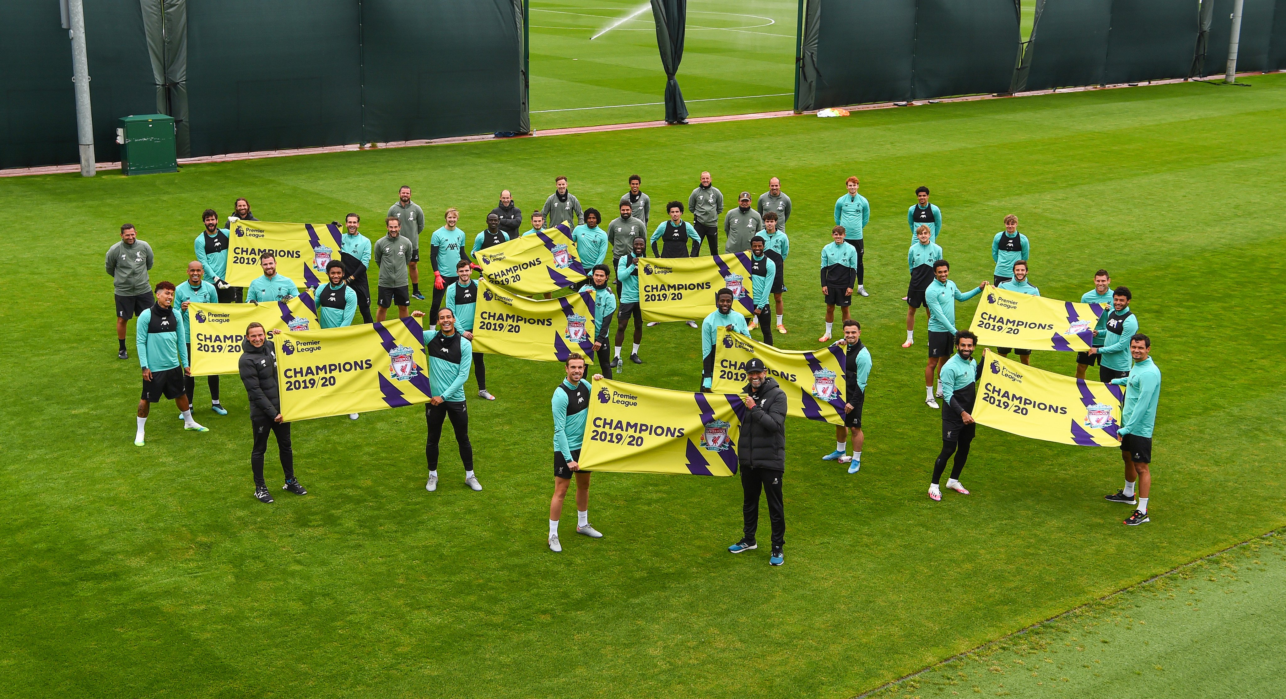 英超比赛球迷骂什么,英超比赛观众对骂