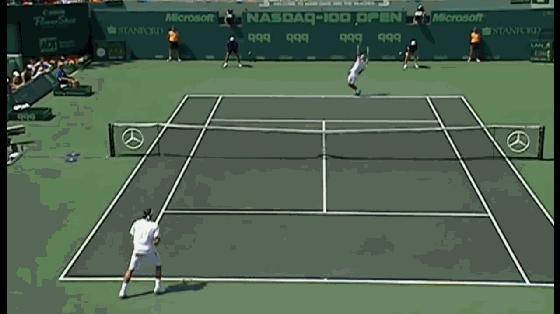 网球可以抛拍击球吗,网球过网击球怎么判定