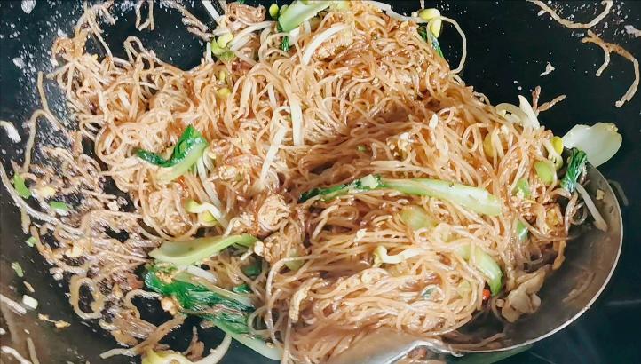 教你用粘米粉做炒粉,夏天粉条酸辣粉做法