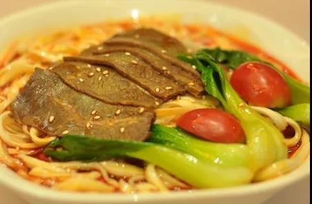 四川超级大学！坐拥15大网红餐厅，中央空调、电梯、免费网络全覆盖！