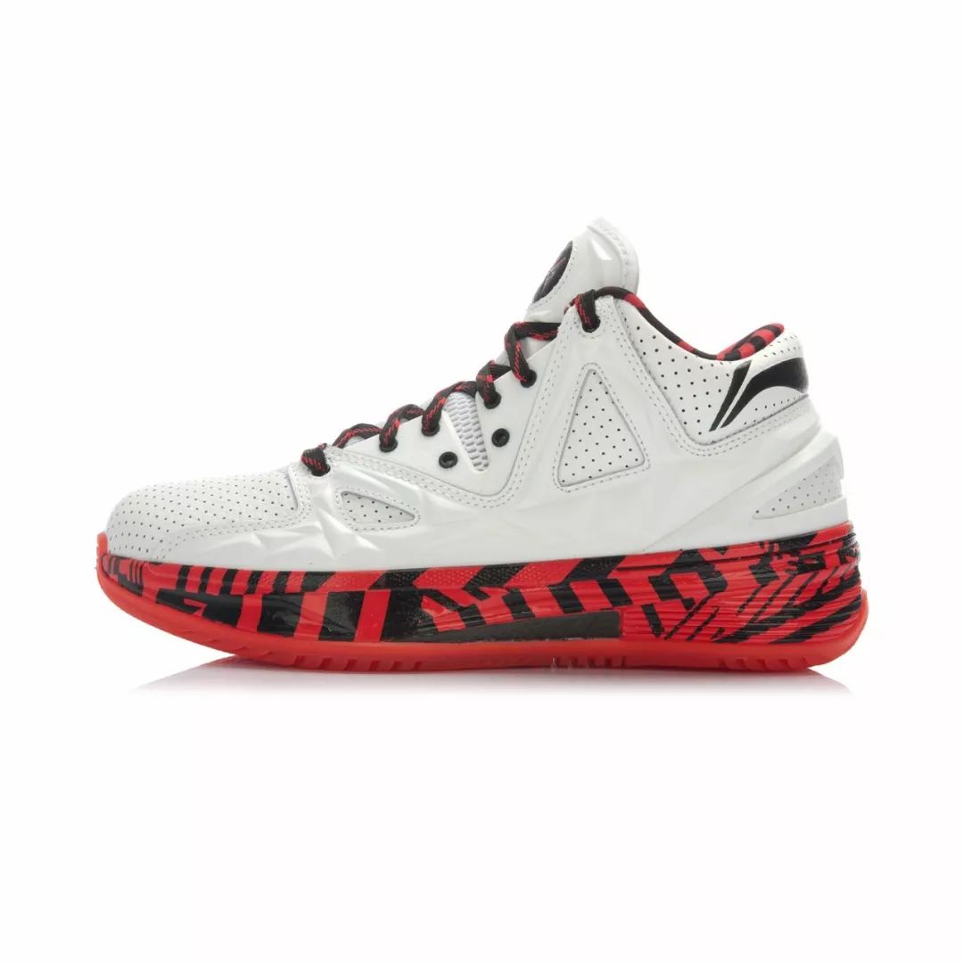 韦德新战靴竟致敬科比,韦德最后一个赛季上脚球鞋