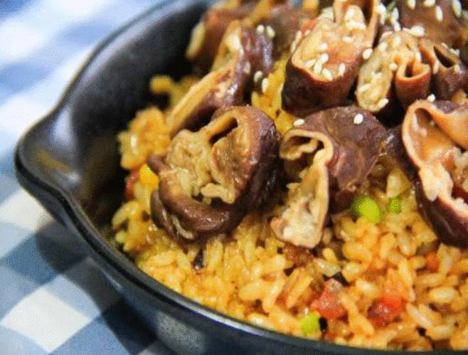 炒饭界的施华洛世奇，一份30元吃饱了再给钱，12辆宝马排队购买！