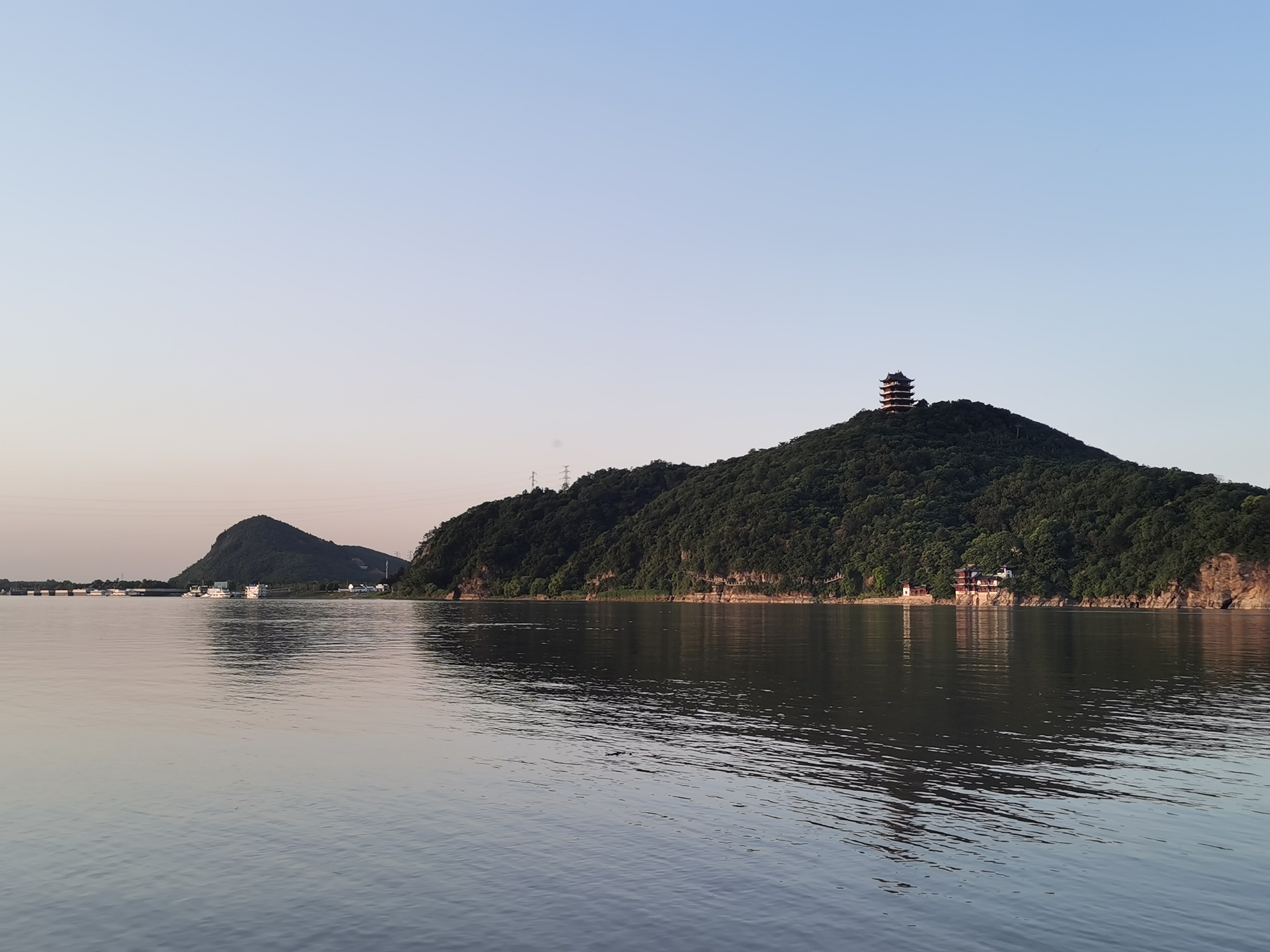 曾经的脏乱差变成了现在的新景观,从面目全非到焕然一新