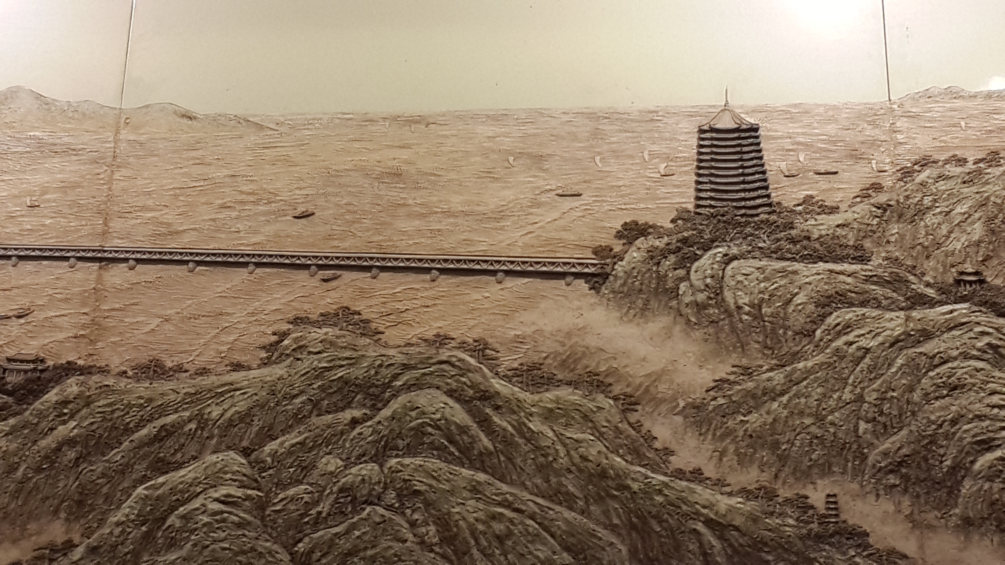 远眺雷峰塔近观西湖景,远眺雷峰塔