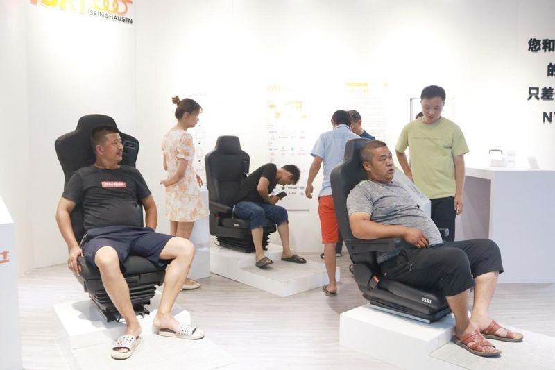 伊思灵高端卡车座椅,伊思灵华泰座椅多少钱