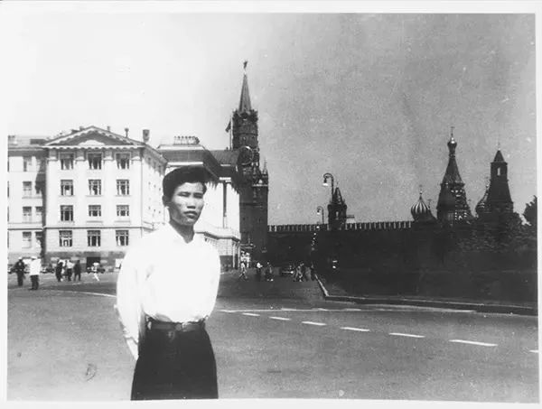 周总理亲自找回的烈士遗孤:8岁入狱10岁行乞,30年后成国家栋梁