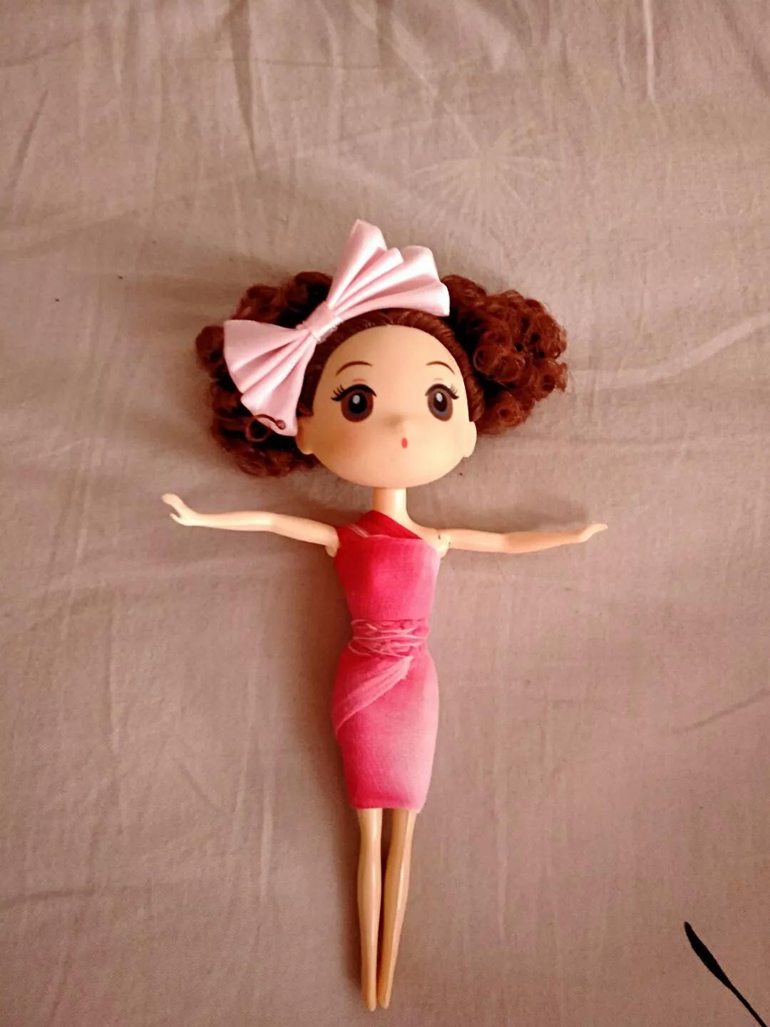 袜子给芭比娃娃做古风裙子,把芭比娃娃穿在身上