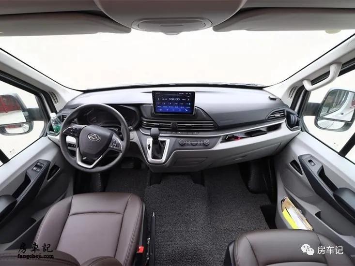 舒适实用，随心出游！卫航V590给您保姆车的大气和空间