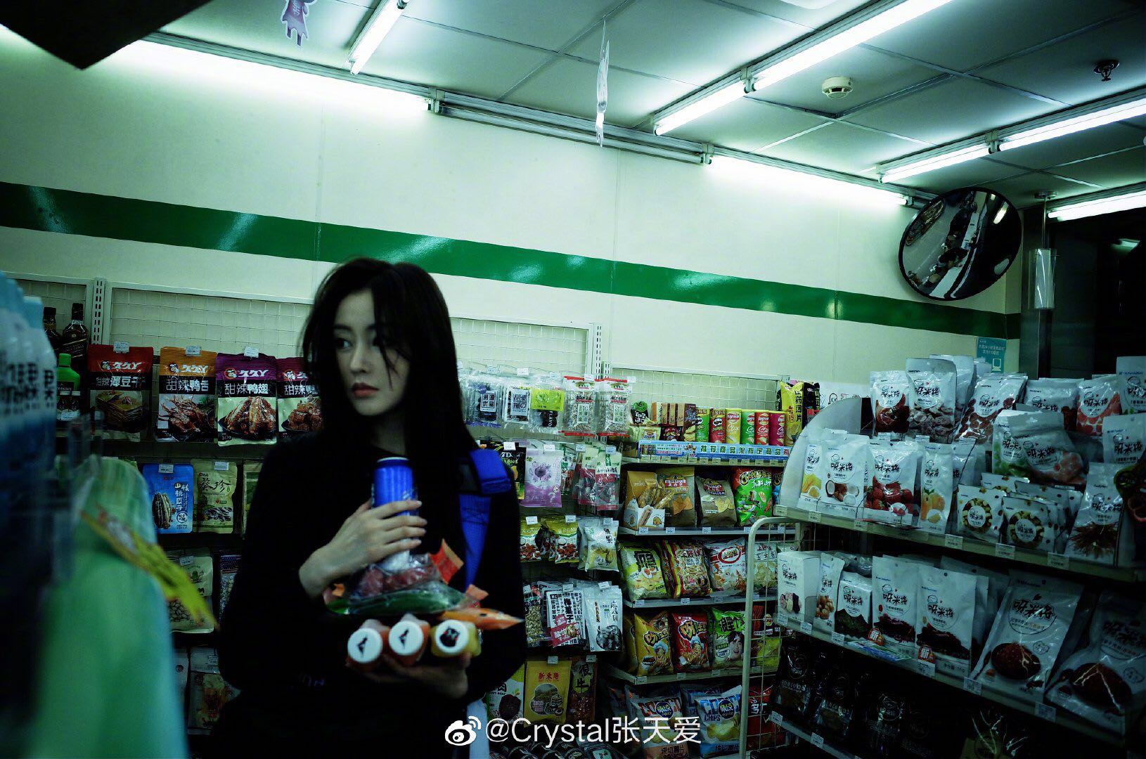 张天爱足球袜尽显美腿*服私**也有时尚表现力