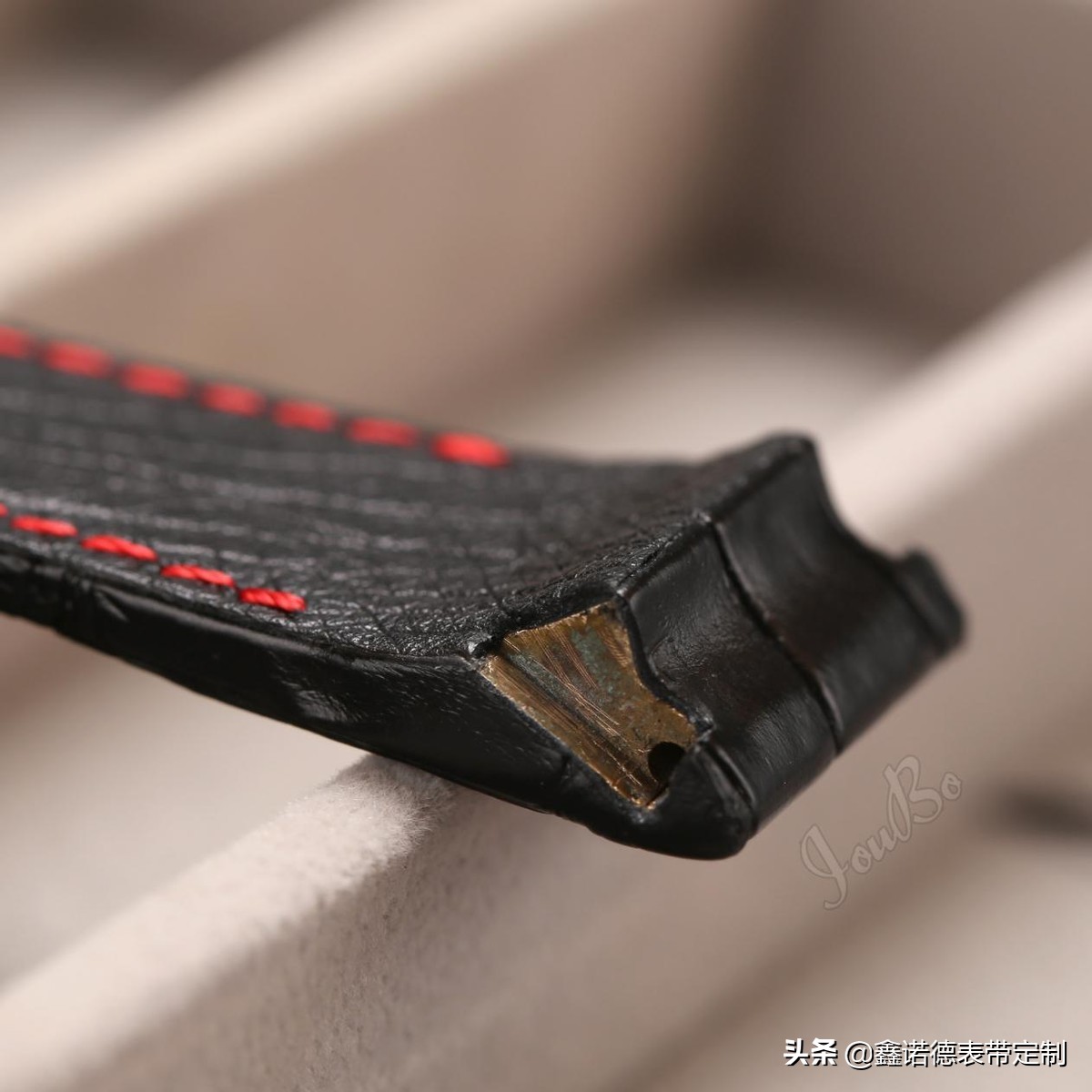 鳄鱼表带戴久了有异味吗,鳄鱼皮表带有异味