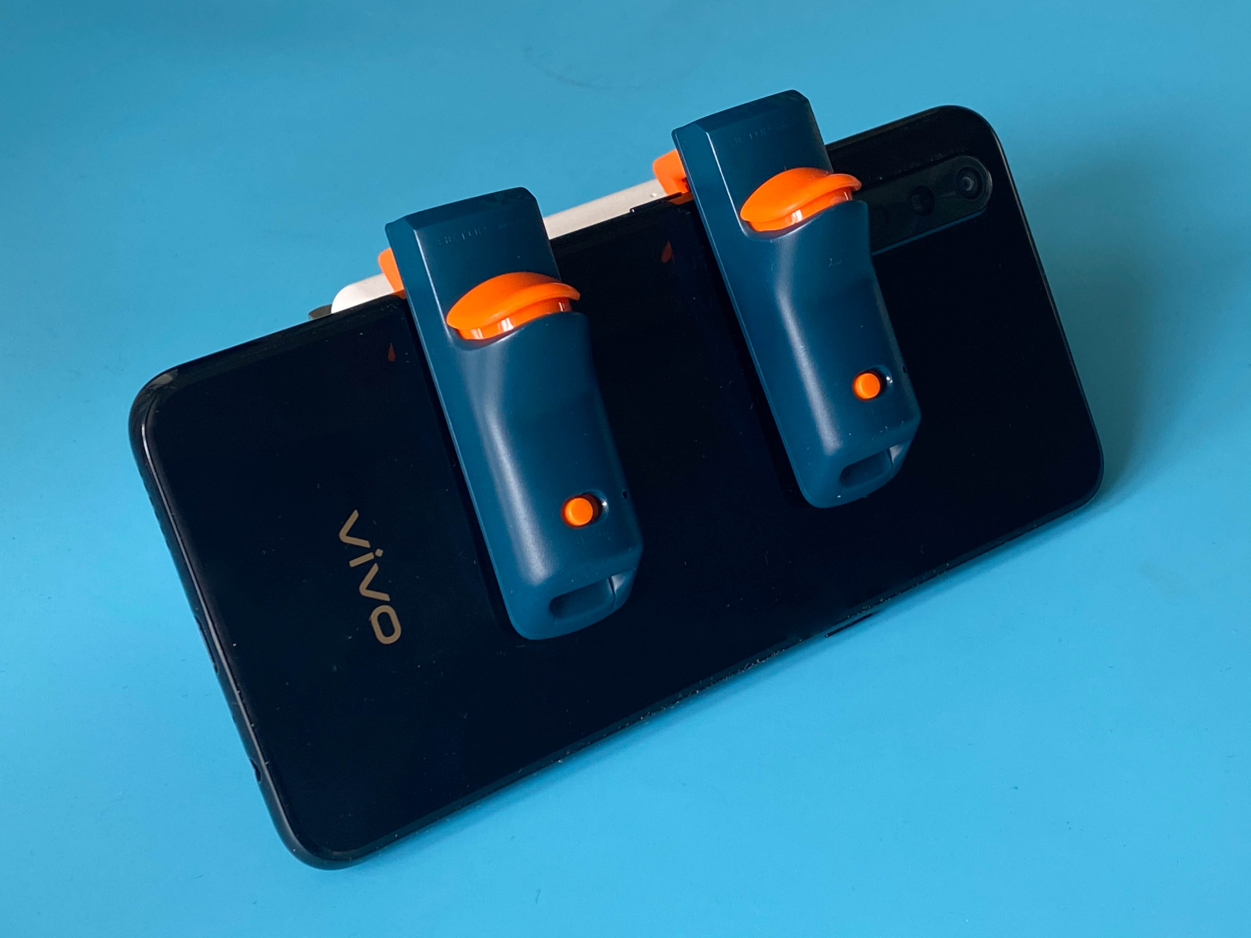 吃鸡按键设置四指教学,开黑吃鸡神器北通j1上手体验