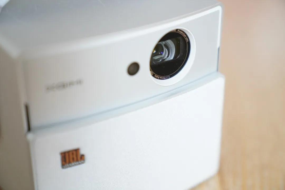 如何选择护眼投影仪,100寸电视和投影仪哪个好更护眼