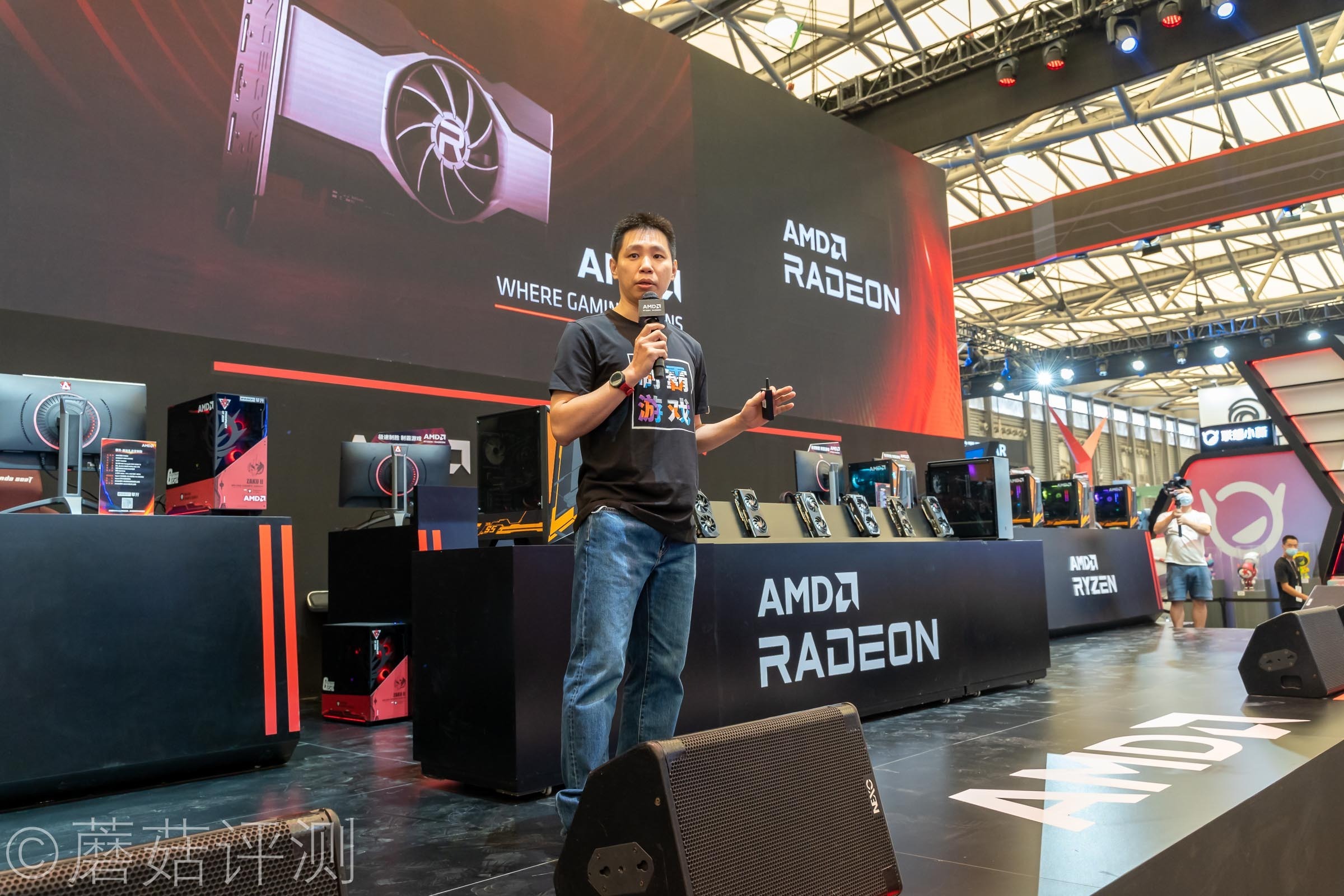 又有啥好玩的？蘑菇带你逛ChinaJoy2021，硬件、车和漂亮的小姐姐