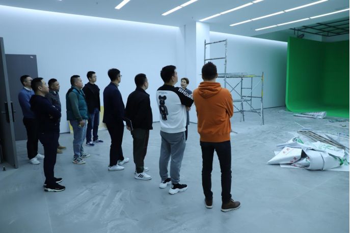 广东省电子数码行业协会一行莅临飞雀直播基地指导参观