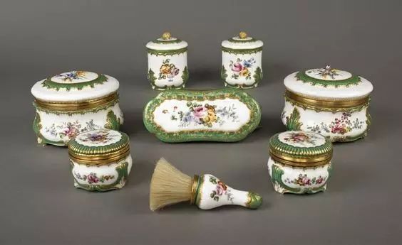 路易十五最著名的*妇情**：蓬巴杜夫人传奇一生