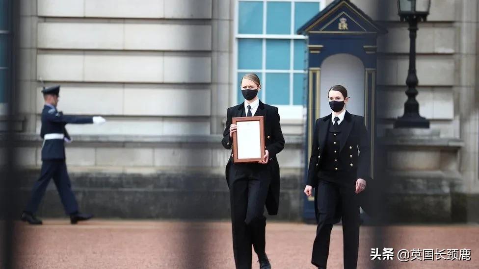 “感谢74年的陪伴，来生一定要再做我的爱人，好吗？”