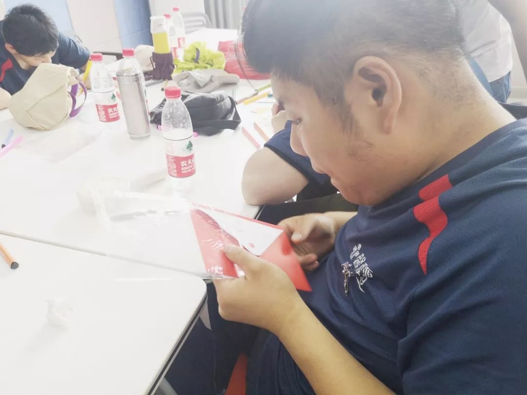 “汇聚爱心，共筑大学梦”---看网教师生将爱与善传递