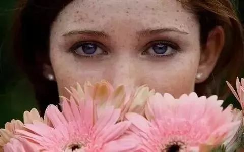 鼻子长痘是肝火还是胃火,鼻子长斑是情绪问题吗