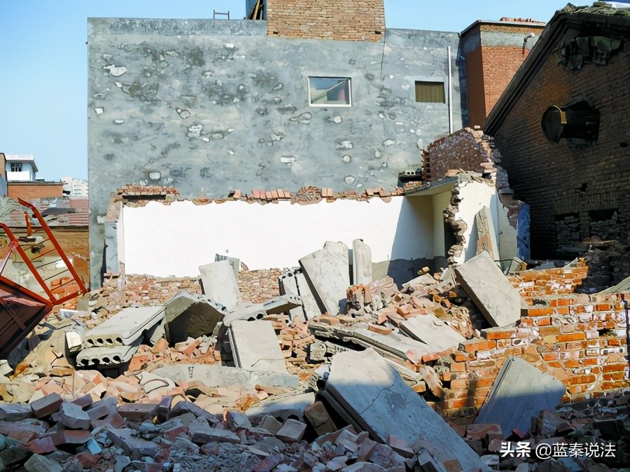 强拆是先报警还是拆的时候报警,遇强拆报警后可以继续拆除吗