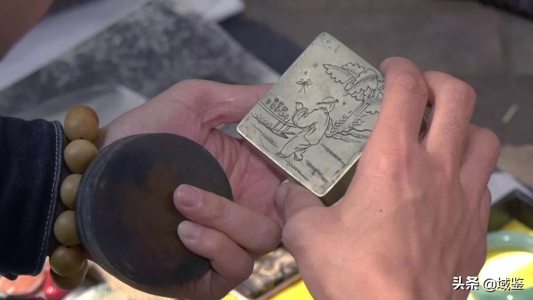 奶奶戴了很久的戒指,奶奶戴了多年的首饰