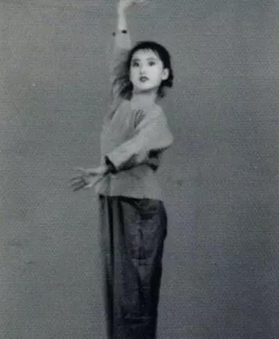 2段婚姻，和丈夫剃度出家，41岁病逝，父亲跪在地上埋怨自己