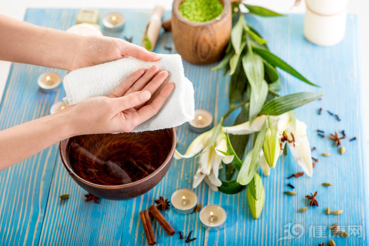 脚上大拇指有灰指甲有什么偏方没,灰指甲怎么治最好偏方