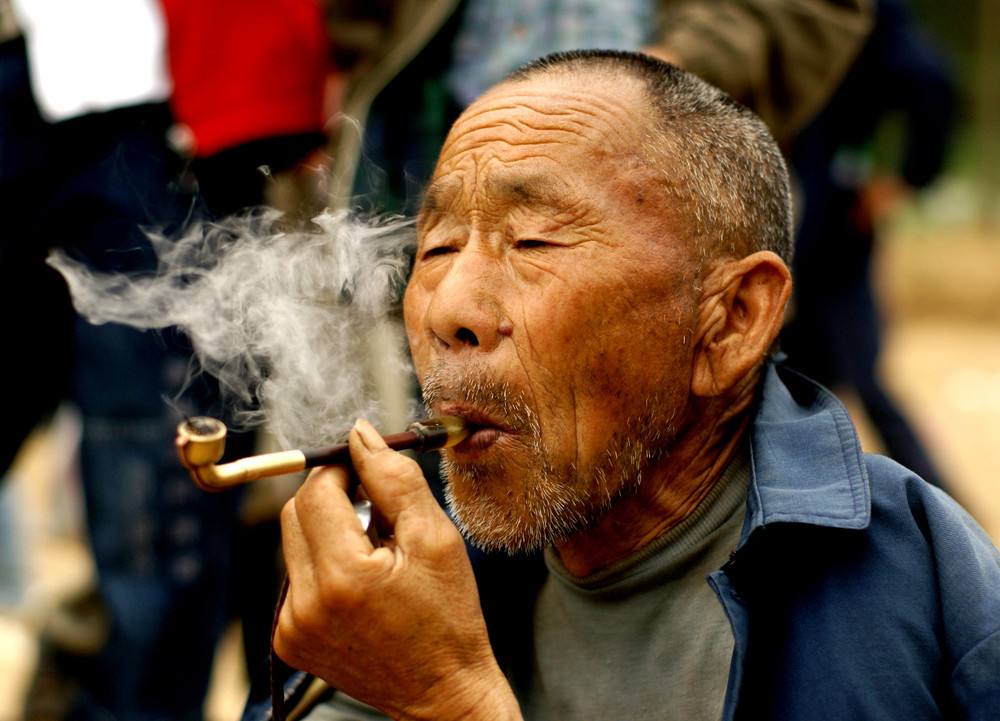 为什么老烟民也很长寿,老烟民抽不了烟了是好事吗