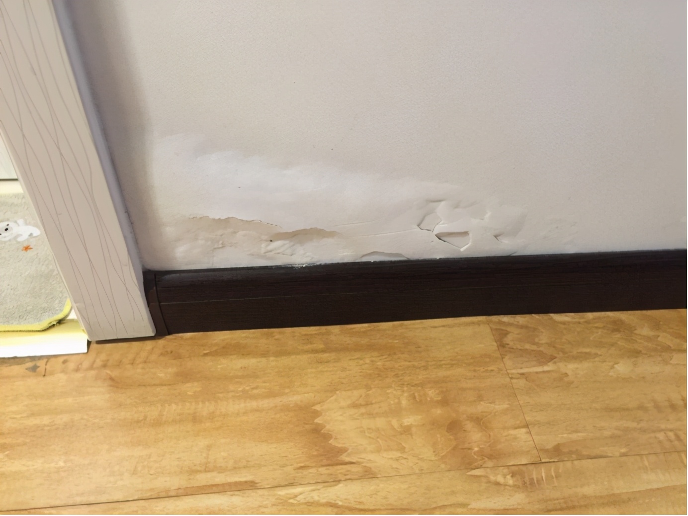 地板表面踩着有声音怎么处理,地板走动有响声