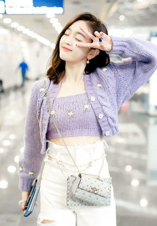 男朋友纠结穿吊带里面穿什么,男朋友介意自己穿露肩的衣服